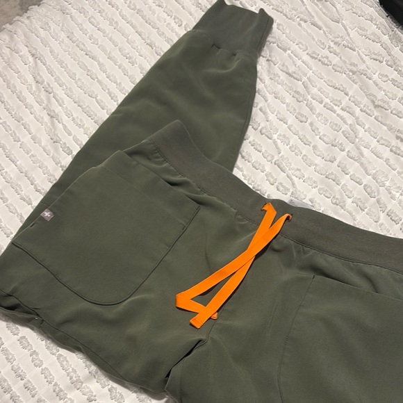 Figs Moss Scrub Set - Picture 3 of 6